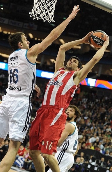 巴萨梅西任意球破门助球队领先（梅西任意球破门，巴萨先拔头筹）