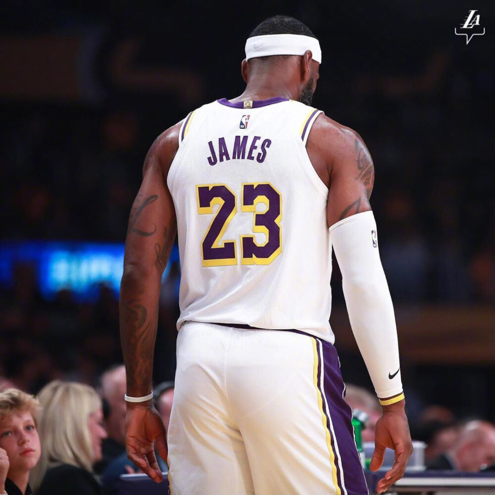 里程碑，徐新已为上海海港出战100场比赛（徐新迎来里程碑：代表上海海港出战第100场）