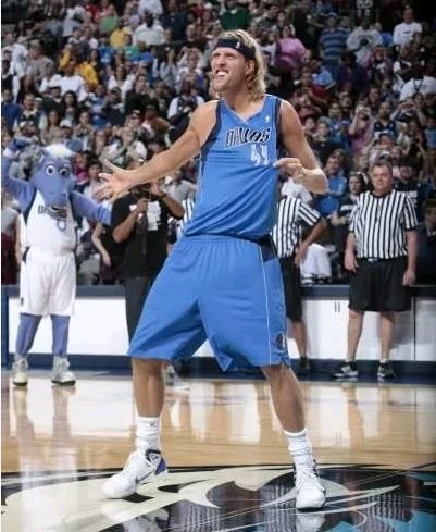 替补球员关键时刻助球队锁定积分（替补发威关键时刻帮助球队保住积分）