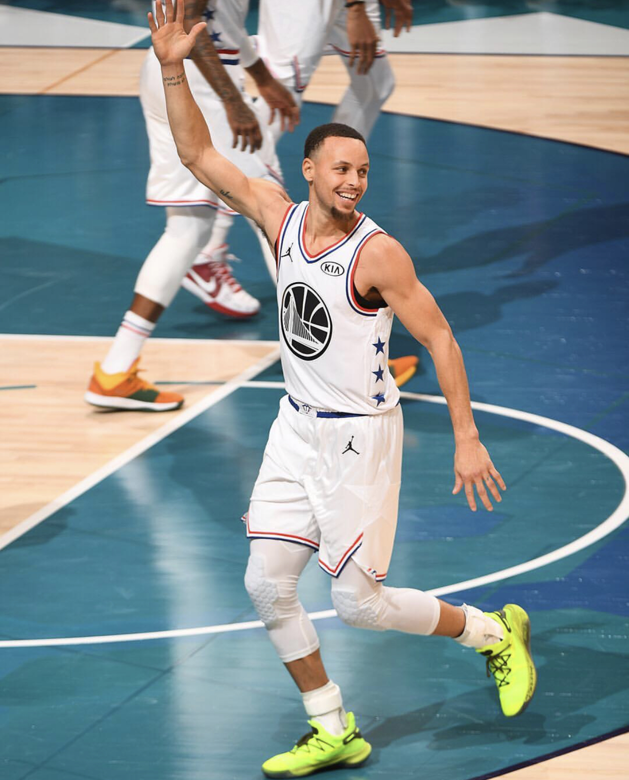 火箭哈登连续三场得分30+（哈登为火箭已连砍三场30+得分）