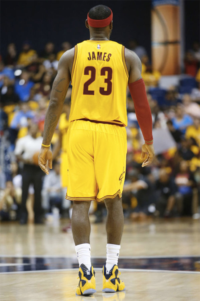 C罗爆射破门全场沸腾（C罗重炮破网，引爆全场）