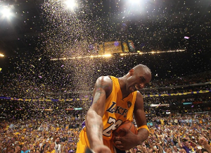 布莱顿老板被其公司一名前雇员指控，运营6亿镑秘密赌球集团（前雇员与其前公司就博彩相关说法引发争议）